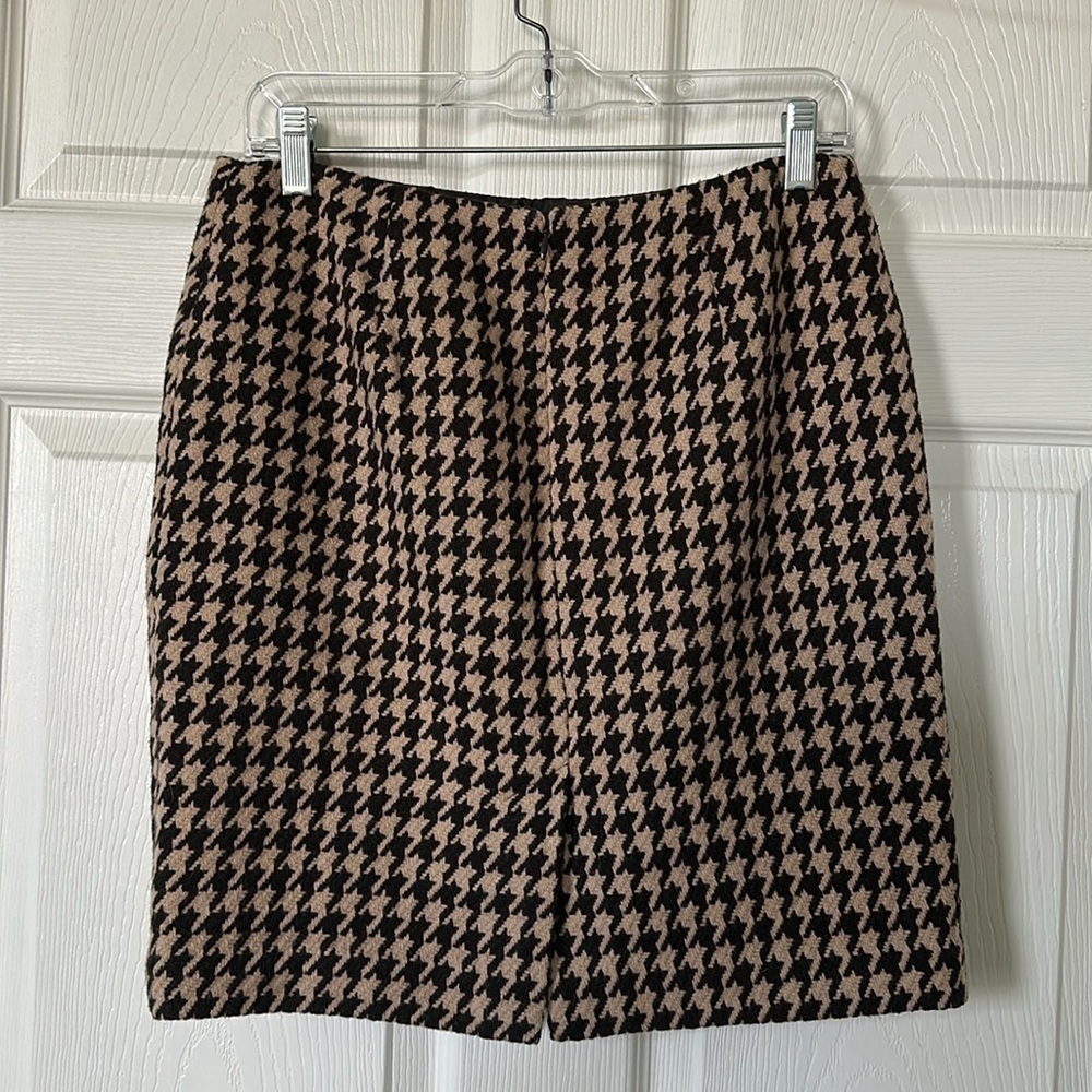 Talbots Petites Tan/Black Houndstooth Mini Skirt Size 6P - Picture 3 of 8